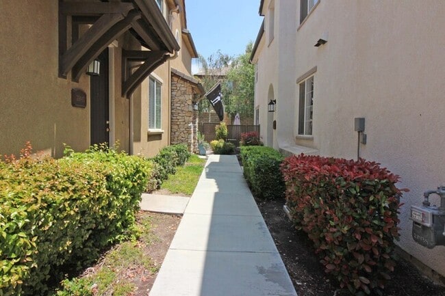 Building Photo - 28440 Mirabelle Ln