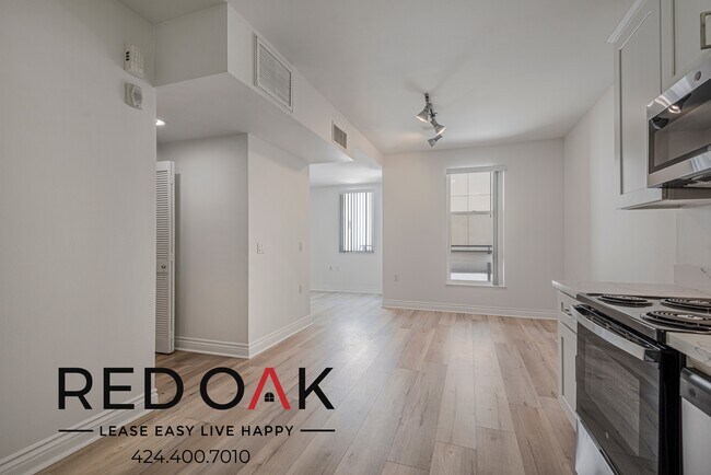 Foto del edificio - 5837 W Sunset Blvd