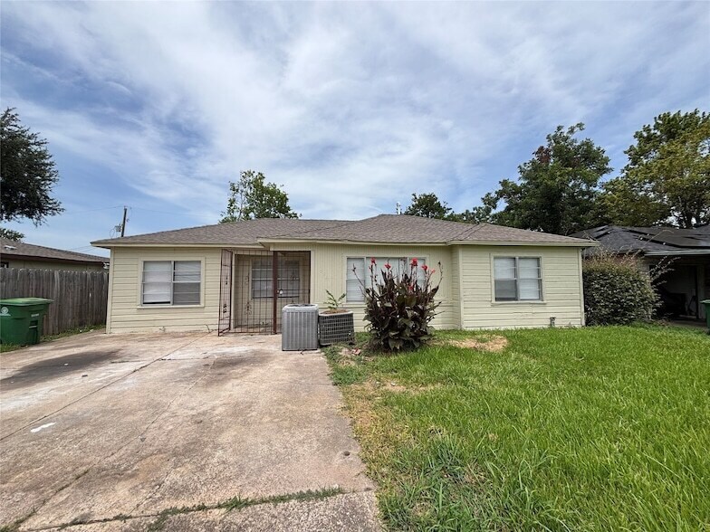 Primary Photo - 3521 Grassmere St