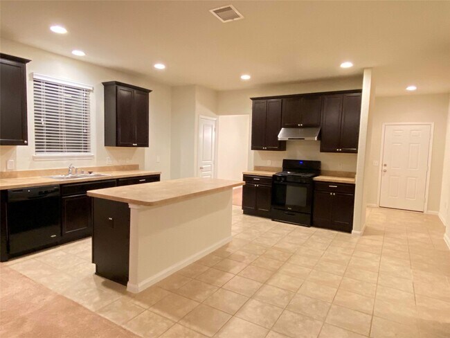 Building Photo - 819 Messina Ln
