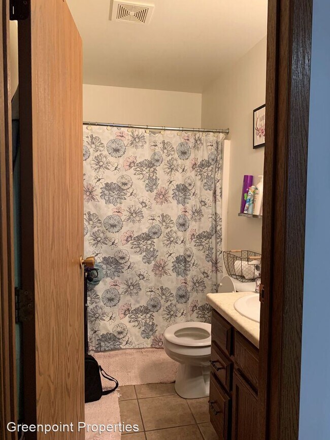 Building Photo - 613 Valley Park Ct