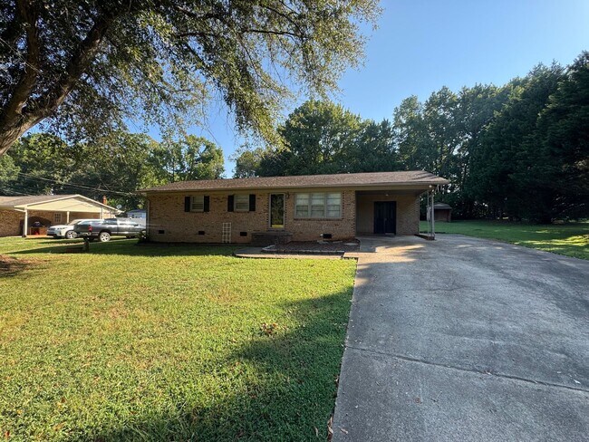 Building Photo - 1696 Crestland Dr