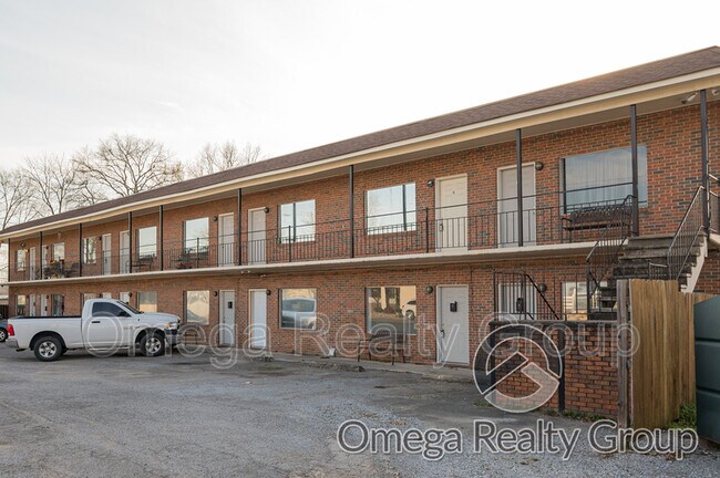 Building Photo - 1610 6th Ave S