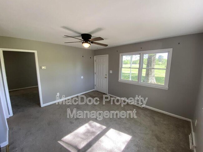 Foto del edificio - 10291 Paige Rd