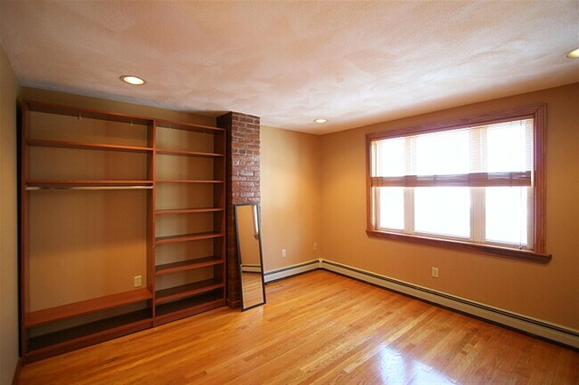 Building Photo - 127 Amory St