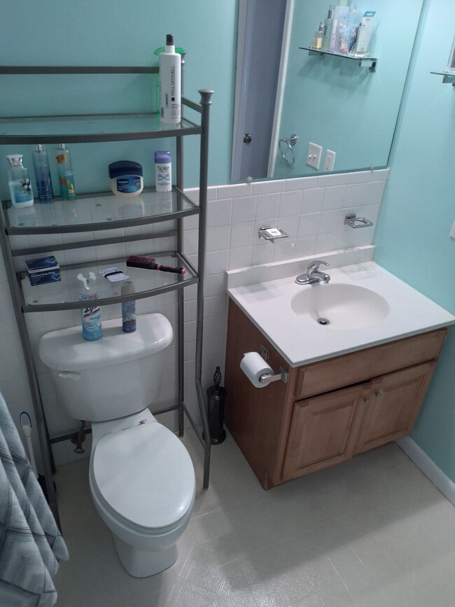 Bathroom - 16 Woodman Way