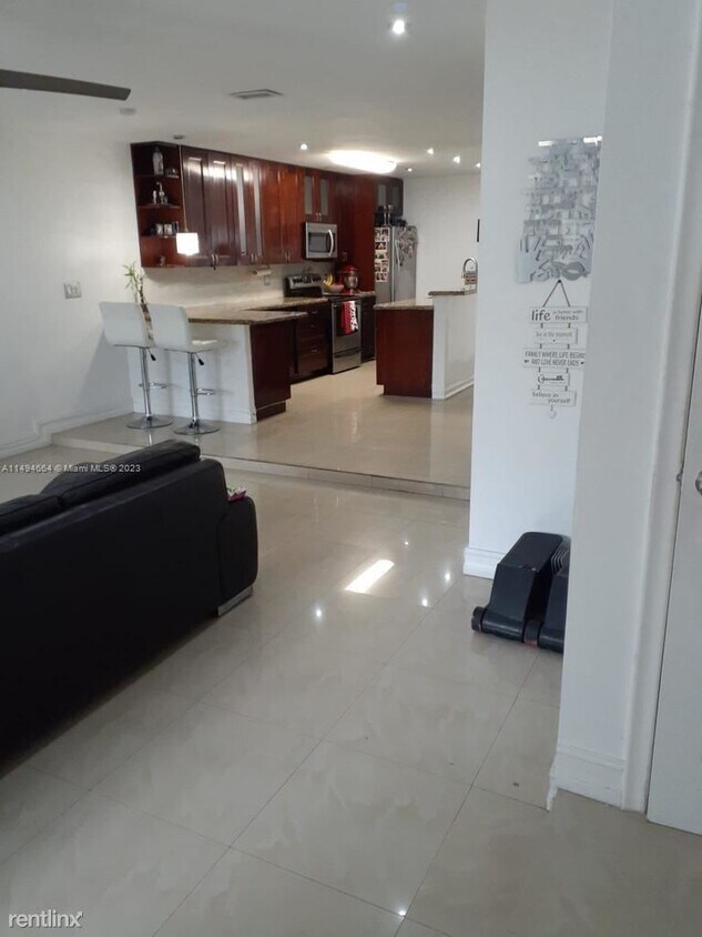 Foto principal - 3 br, 2.5 bath House - 4822 Sheridan St # 2