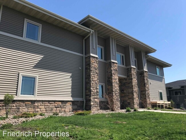 Building Photo - 2715 Bobcat Dr