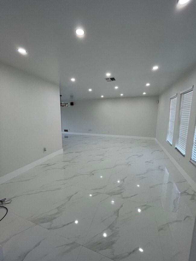 Foto del edificio - 4351 Orange Grove Blvd