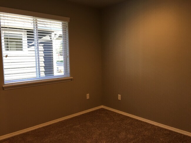 Building Photo - 594 N Trinity Way