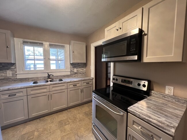 Building Photo - 4021 Porter Ave