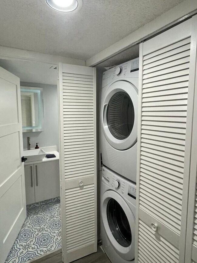 Foto del edificio - 7776 Trent Dr