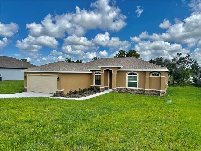 Foto del edificio - 13075 House Finch Rd