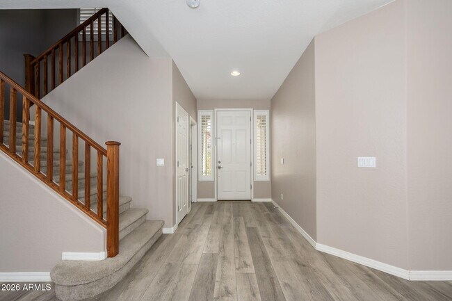 Foto del edificio - 16060 W Mercer Ln