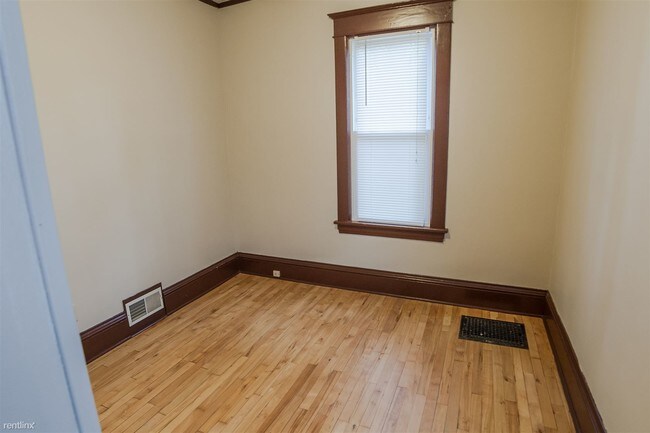 Building Photo - 3 br, 1 bath House - 4035 Fremont Avenue N