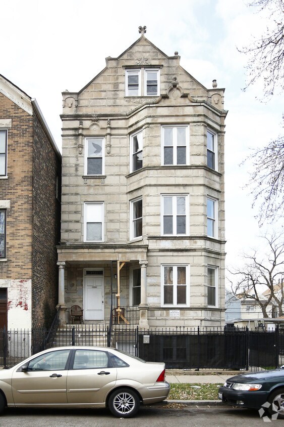 Building Photo - 2320-2324 S Sacramento Ave