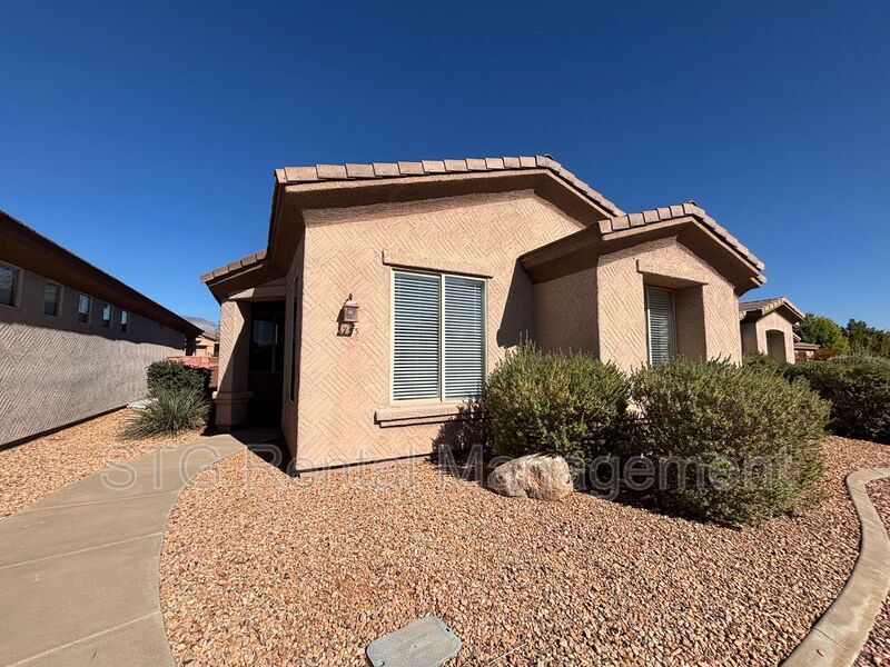 Foto principal - 3753 E Canyon Crest Ave