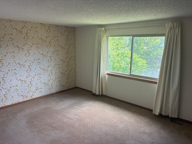 Foto del edificio - Beautiful 3-Bedroom, 3-Bath Home With Grea...