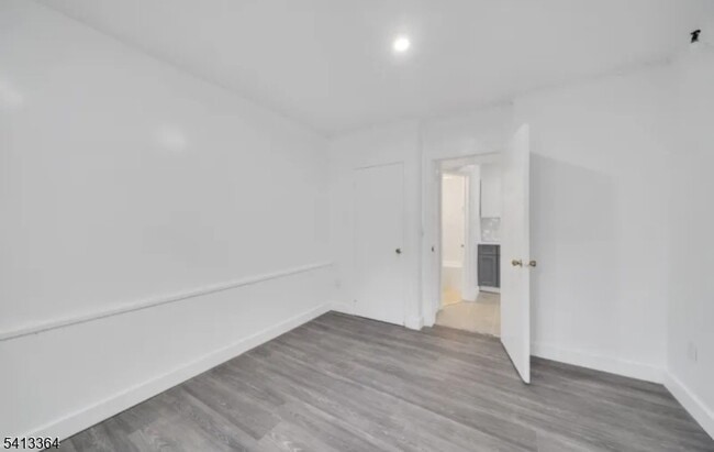 Building Photo - 275 Main St