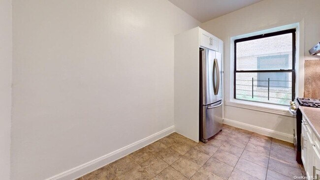 Building Photo - 82-16 34th Ave