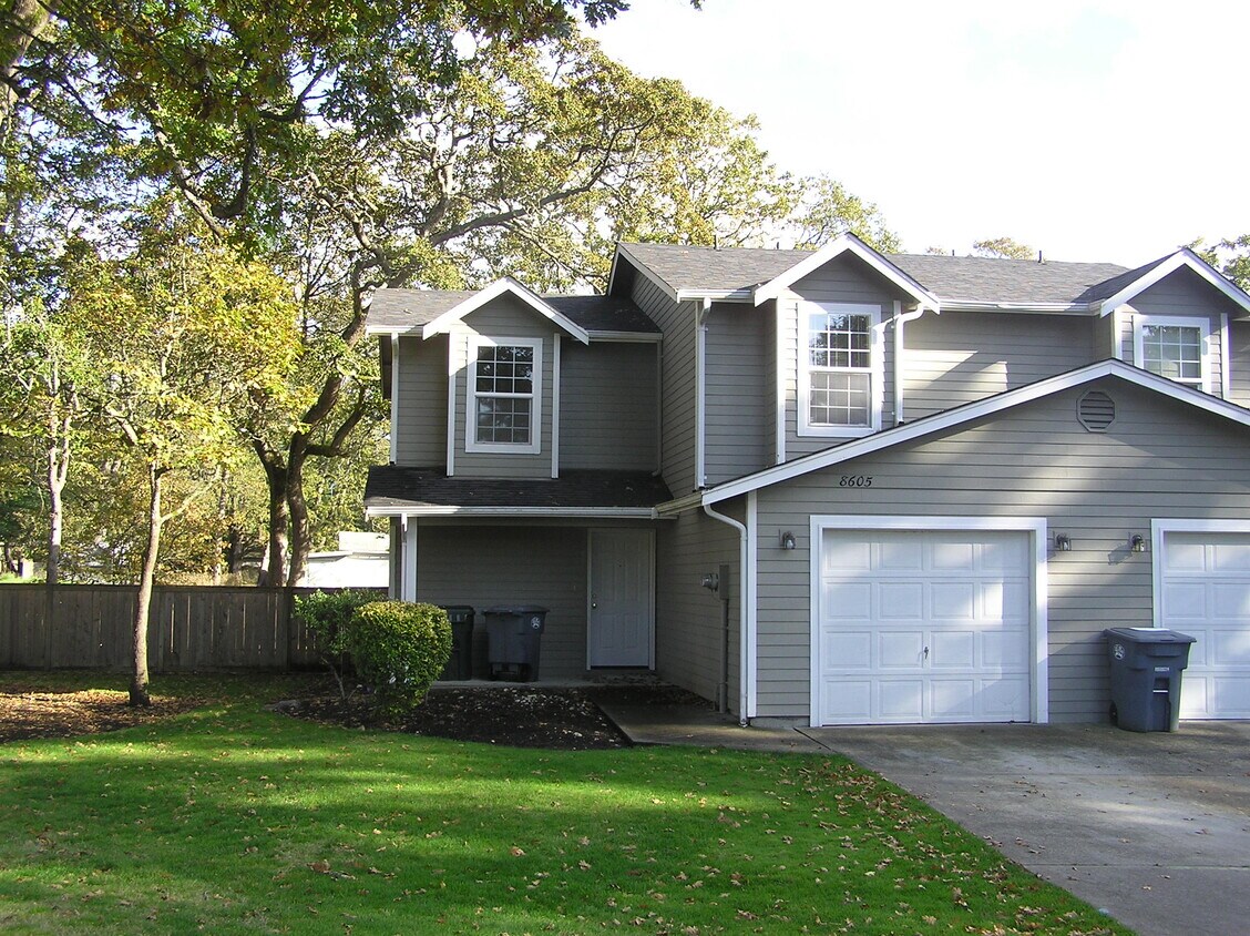Foto principal - 8706 63rd Ave SW
