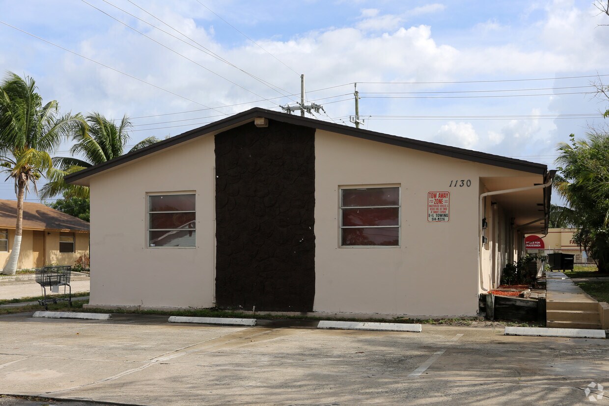 Primary Photo - 1130 N F St
