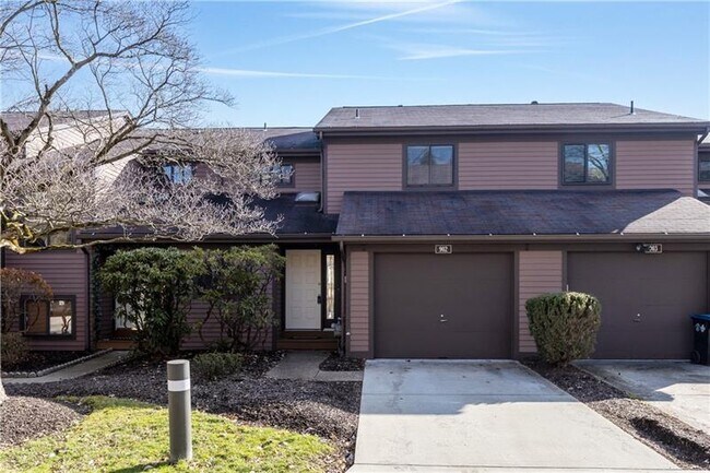 Building Photo - 902 Forest Edge Ct
