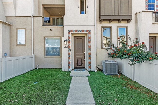 Building Photo - 4 bedroom - Pacific Ridge in Oceanside