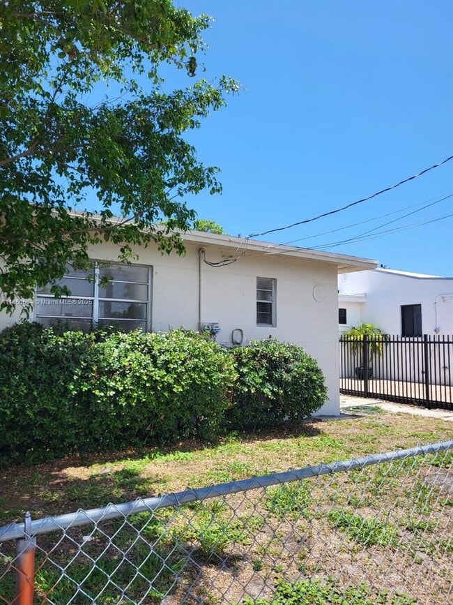 Foto del edificio - 640 NW 77th St