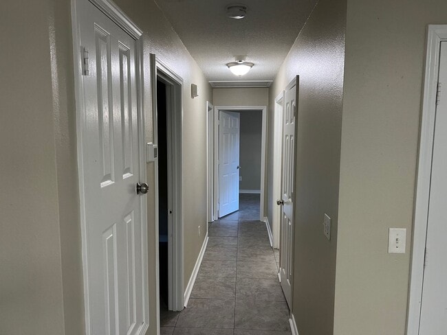 Building Photo - 1741 E Johnson Ave