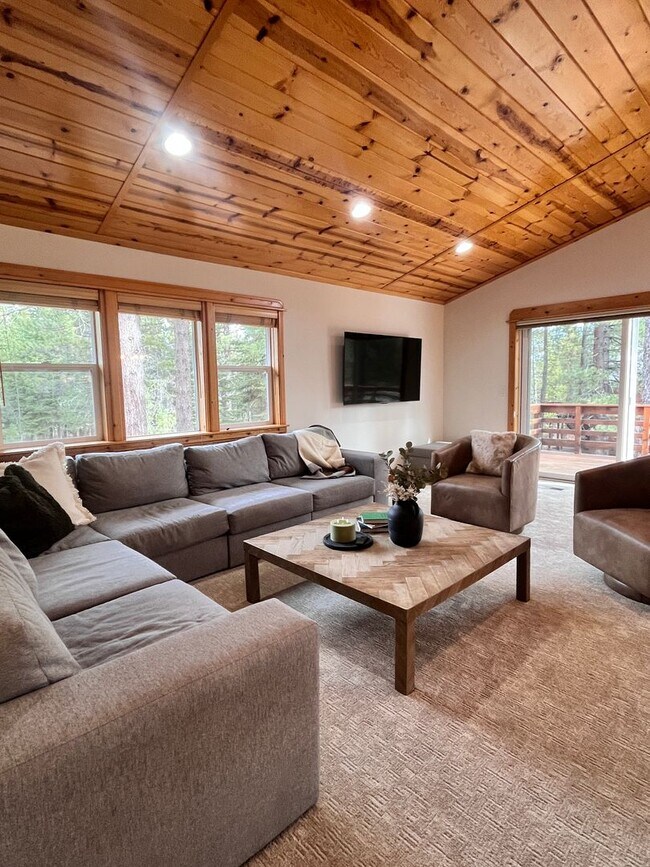 Foto del edificio - Flexible 3 month Lease available in Tahoe Donner - April, May, June