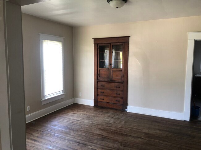Entry Area - 1000 7th Ave