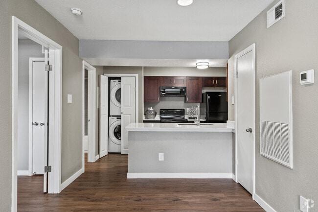 2BR, 2BA - 862SF - Dining - Clarewood Apartments