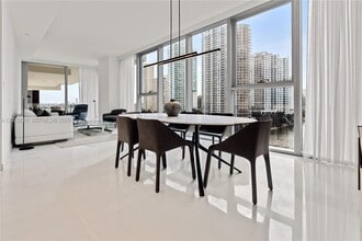 Building Photo - 300 Biscayne Blvd Way