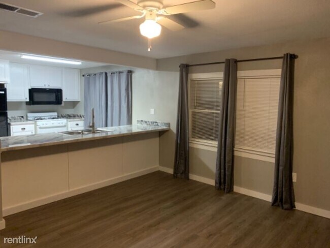Building Photo - 2 br, 1 bath House - 815 Live Oak St