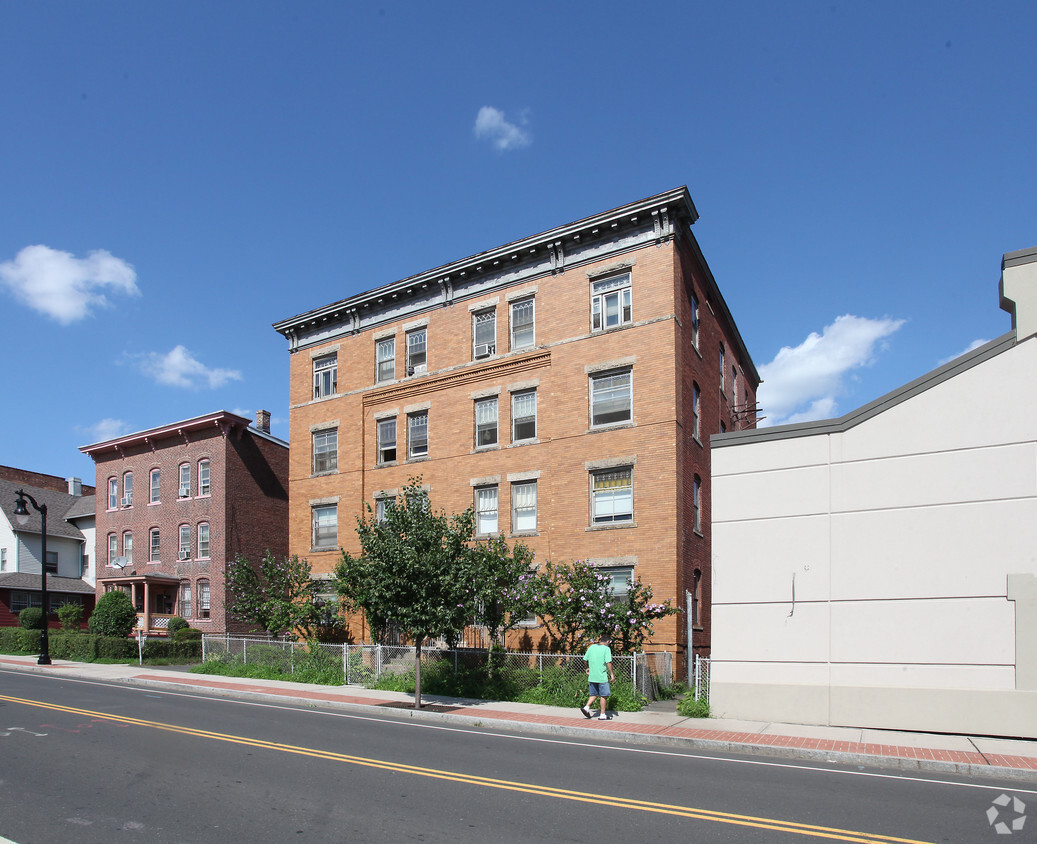 Building Photo - 137-139 Washington St