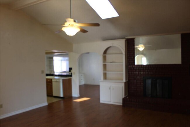 Building Photo - 2213 Richbrook Dr