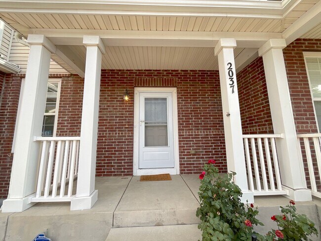 Foto del edificio - 2 Bedroom Townhome Available Near S Circle...