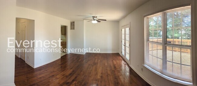 Building Photo - 3 Bed, 3.5 Bath Townhome with Modern Amenities / Available Soon!