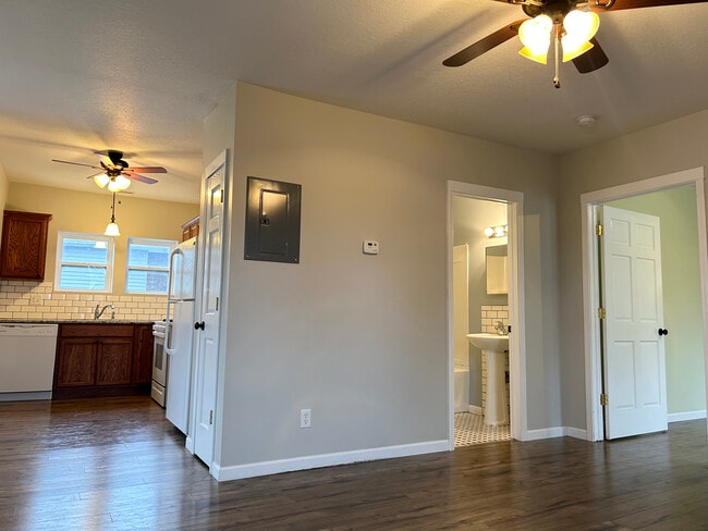 Building Photo - 1522 S 4th St