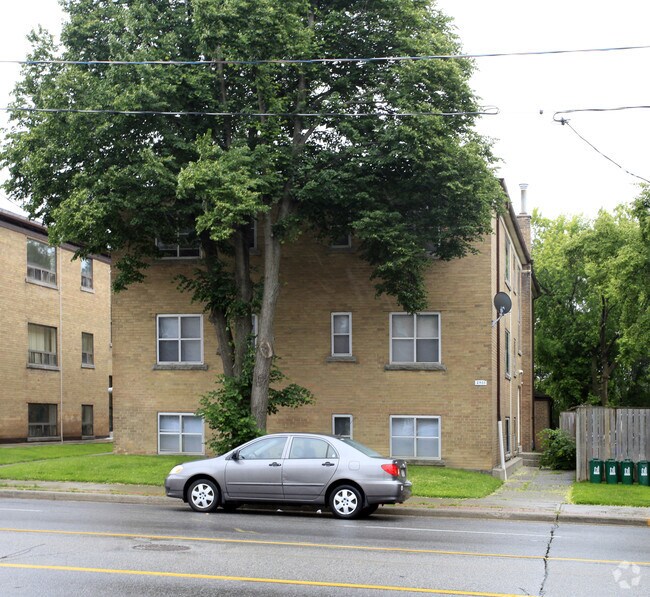 Photo du bâtiment - 2903 St Clair Ave E