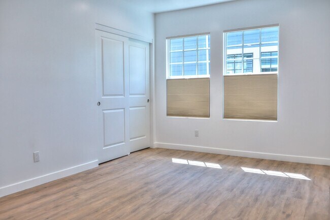 Foto del edificio - Available Now Brand New 4 Bedroom/5 Bath T...