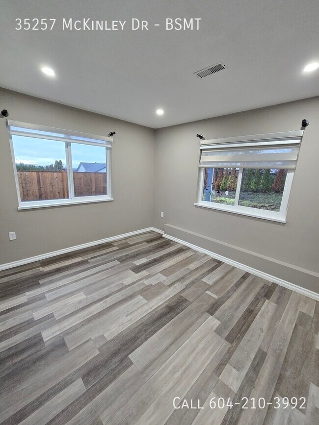 Photo du bâtiment - Modern Basement Suite in East Abbotsford - Utilities Included!