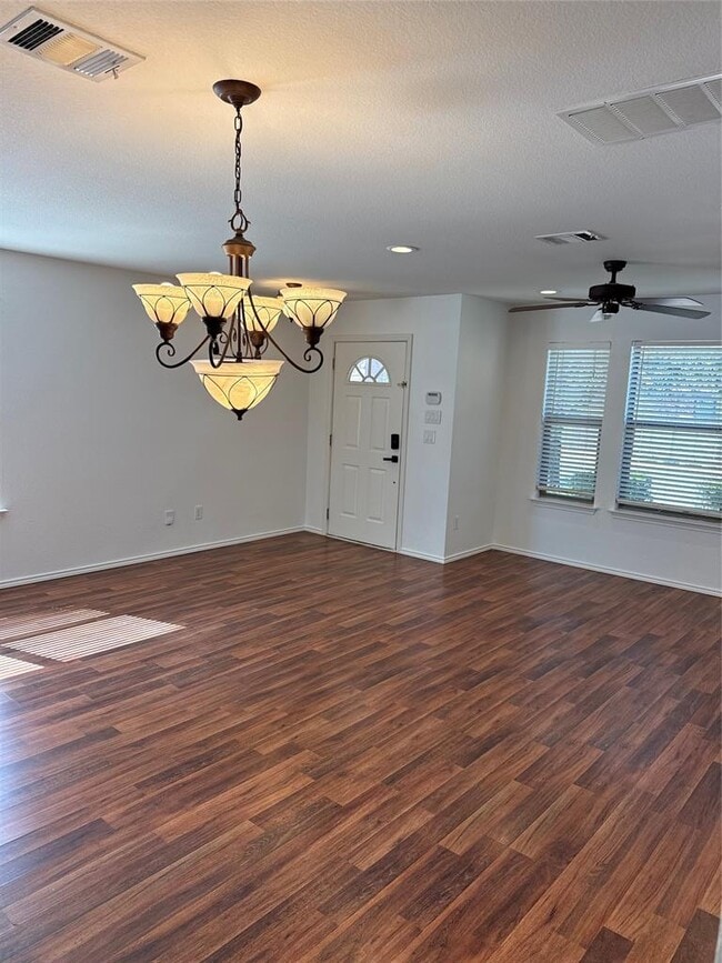 Building Photo - 2114 Cottontail Dr