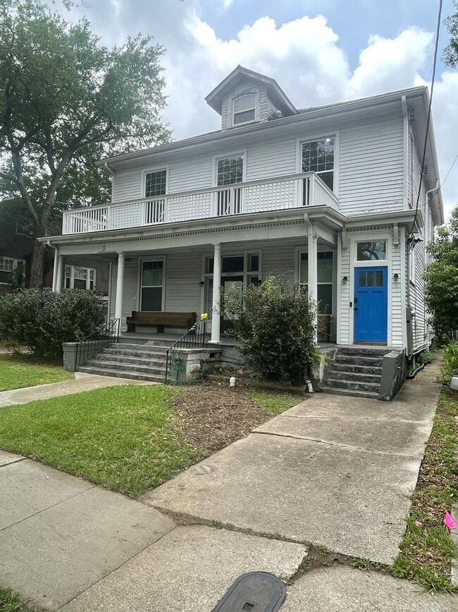 Building Photo - 2230-2230 Napoleon Ave