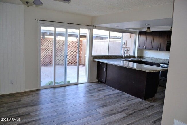 Foto del edificio - 8426 E Chaparral Rd