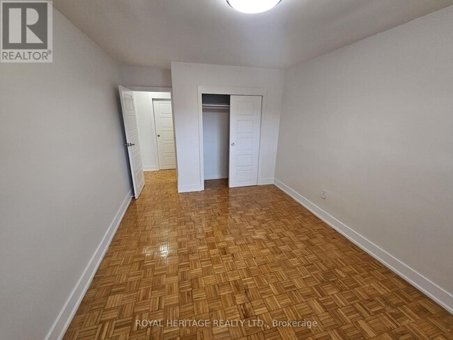 Photo du bâtiment - 949-949 Simcoe St N