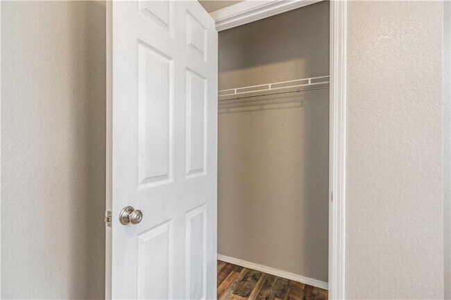 Foto del edificio - 1245 S Camellia Ln