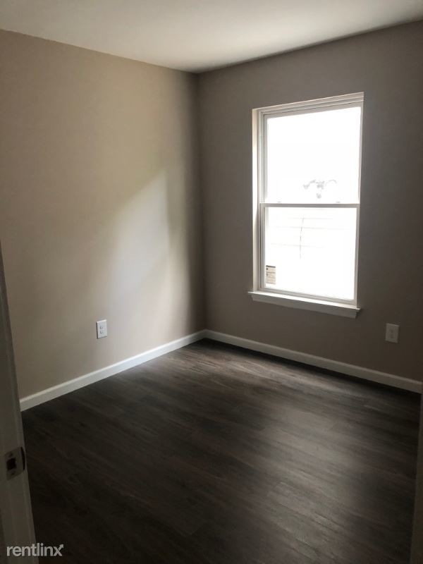 Building Photo - 3 br, 2 bath Apartment - 123 Godwin 2 Unit 2