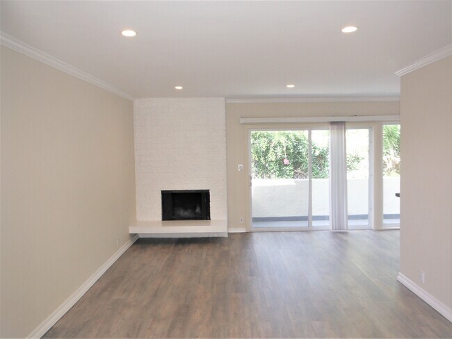 Building Photo - 3615 Greenfield Ave